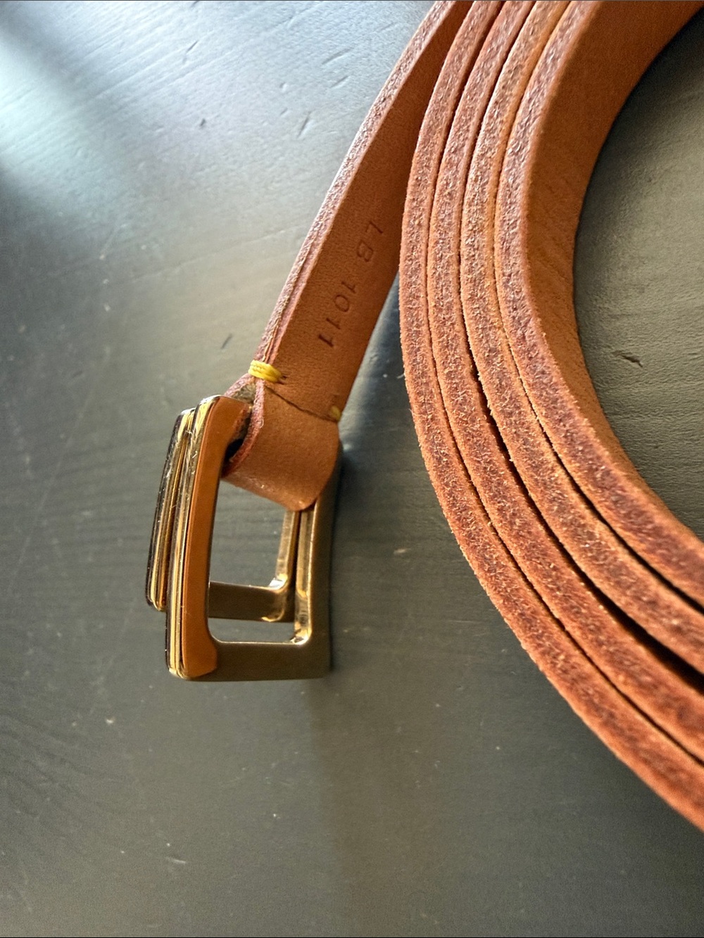 Louis Vuitton Tan Leather Slim Belt with Gold-Tone Buckle vachetta medium 41” - Picture 6 of 11